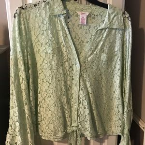 Candies brand mint green top! Super Cute! ⭐️⭐️⭐️